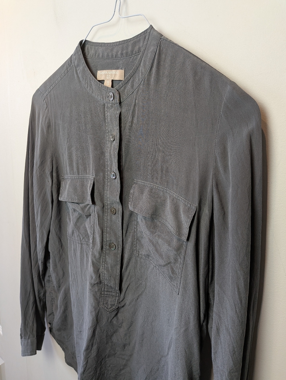 BANANA REPUBLIC 100% Silk Women Blouse Long Sleeve Size XS DARK GRAY